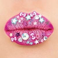 Des lèvres maquillées mac cosmetiques pop candy kawaii paillettes