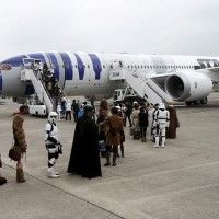 Envol des #Cosplayeurs #StarWars dans l'avion #R2d2 ANA