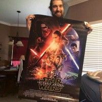 Cet homme est atteint d'un cancer en phase terminal. Il ne sera pas forcément vivant à la sortie de @StarWarsFR.  Il a demandé à @disney... [lire la suite]