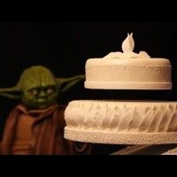 Un #Gâteau en lévitation par la force de maitre #Yoda #StarWarsLeRéveilDeLaForce