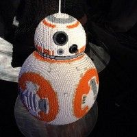 Lego #Bb8 à la première de #StarWarsLeRéveilDeLaForce