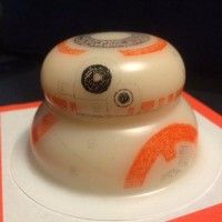 #Bb8 en Kagami #Mochi  (#Gâteau pâte de riz consommé au #NouvelAn japonais) #StarWarsLeRéveilDeLaForce