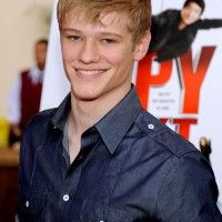 #LucasTill sera le prochain #Macgyver. Avez-vous acheté un couteau suisse à cause de cette série?