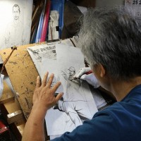Ryoichi Ikegami le #Mangaka de #CryingFreeman dessinant à la plume #RyôichiIkegami