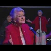 #AngelaLansbury chante #LaBelleEtLaBête #Musique