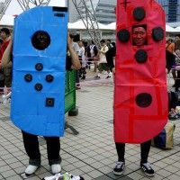 #Cosplay manettes joy-con de la #NintendoSwitch au #Comiket été #Japon #JeuVidéo