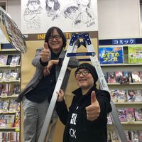 les mangakas Mitsuru Adachi (Une Vie Nouvelle, Touch) et Gosho Aoyama (Détective Conan)