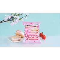 dacquoise au fleur de cerisier sakura conbini Lawson Japon dessert pâtisserie