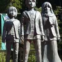 Statue Shingeki No Kyojin L'Attaque Des Titans au barrage Oyama ville natale du mangaka Hajime Isayama