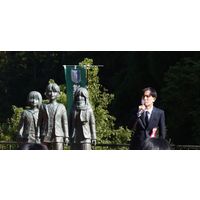 Statue Shingeki No Kyojin L'Attaque Des Titans au barrage Oyama ville natale du mangaka Hajime Isayama