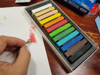 Il faut  toujours tester la  quantité  de pastel que l'outil a emmagasiné.